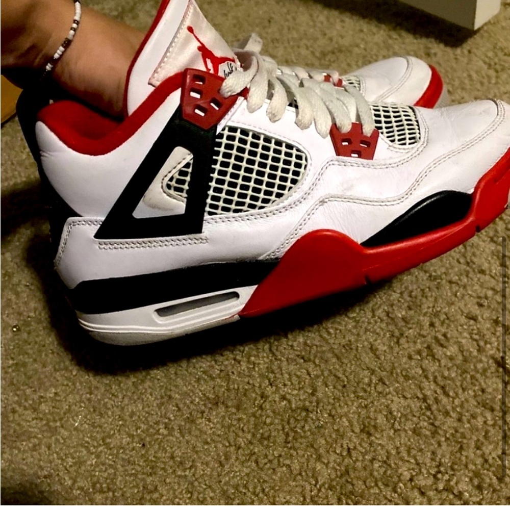 used woman’s Jordan’s ❤️